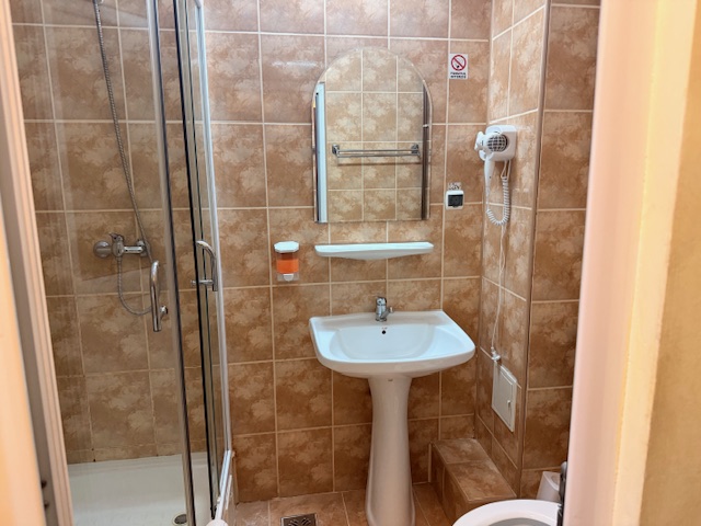 Camera single Hotel Decebal Brașov - imagine 4