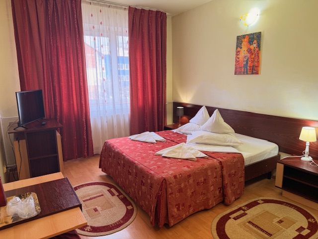 Camera matrimonială Hotel Decebal Brașov - imagine 7
